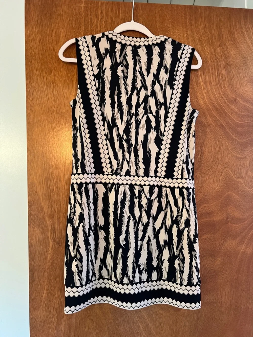 BCBG MaxAzria Black & Beige Printed V-Neck Sleeveless Mini Dress - Picture 2 of 3
